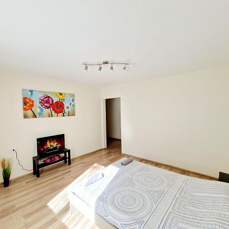 Panevėžys M&M Apartment X Self Check-In מראה חיצוני תמונה